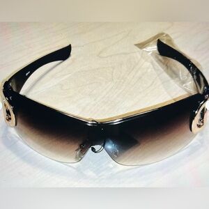 Smoke lens, designer style sunglasses, unisex.
